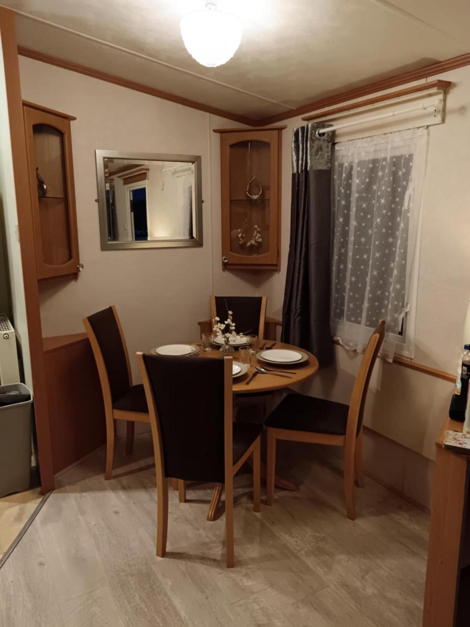 Lovely 3 Bedroom 8 Berth Caravan In Rhyl Ngoại thất bức ảnh